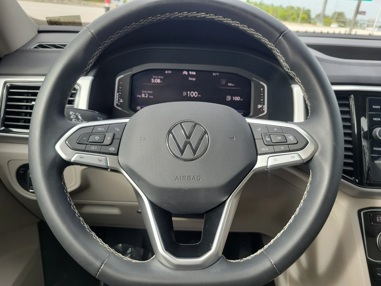 2022 Volkswagen Atlas 3.6L V6 SE w/Technology photo 19