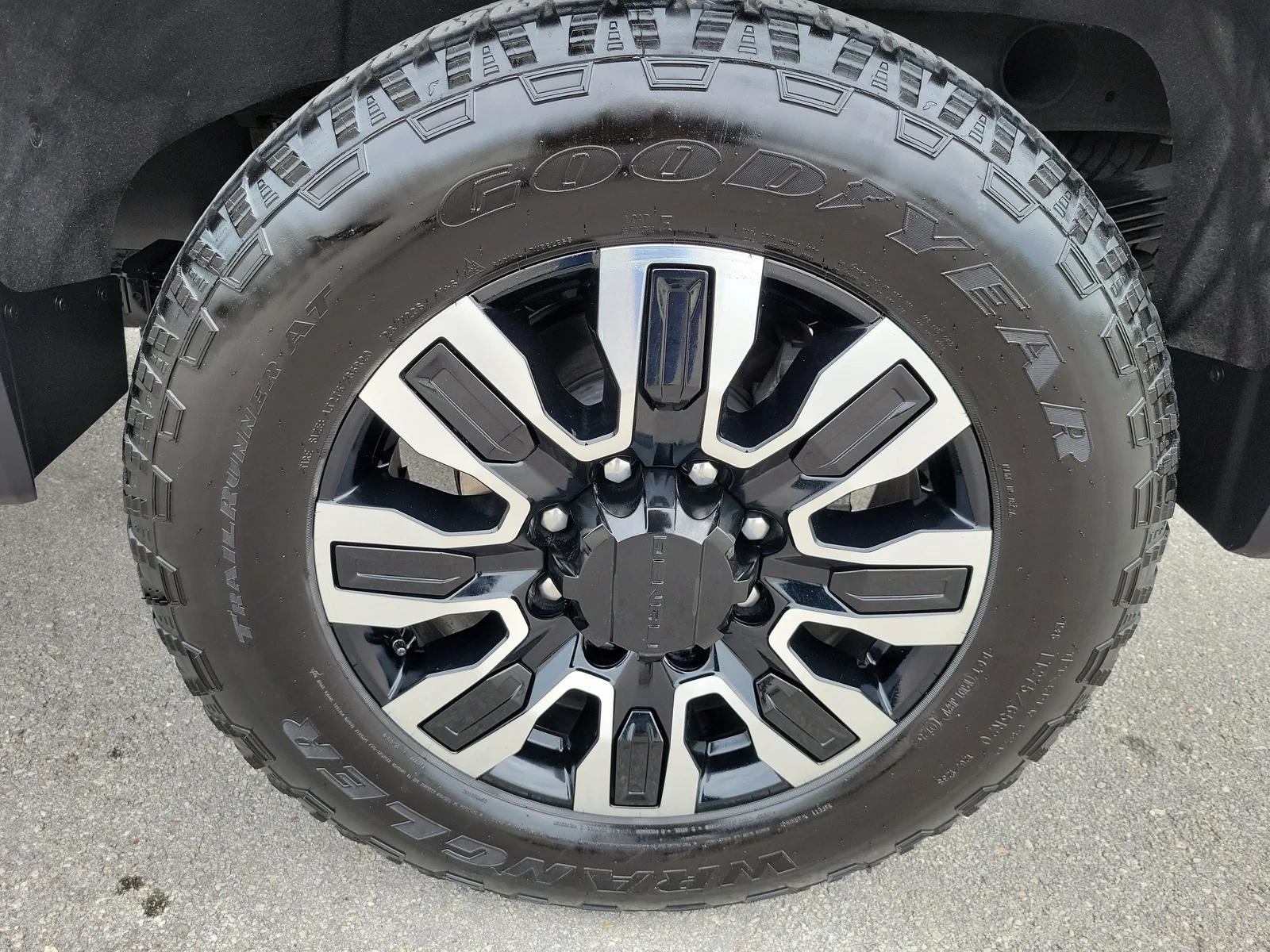 2025 GMC Sierra 2500HD Denali Ultimate 4WD Diesel photo 28