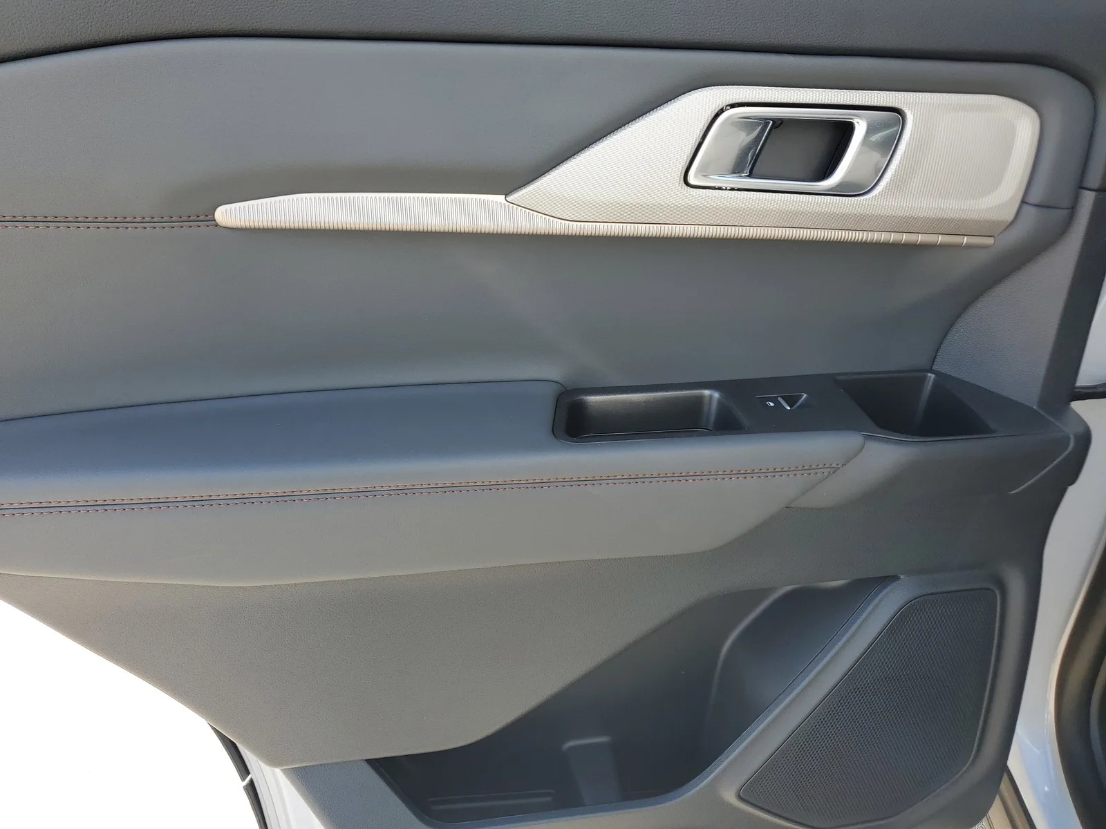 2026 Ford Explorer Active w/100A Pkg photo 29