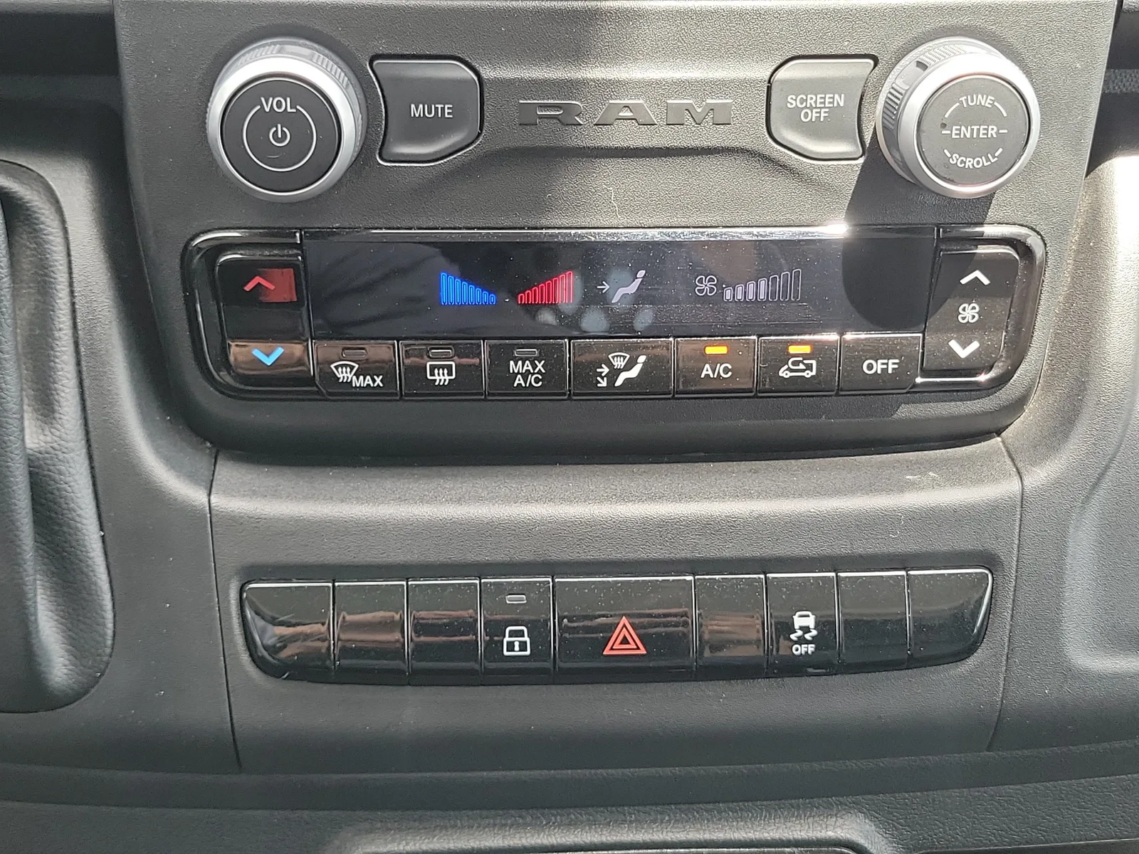 2025 RAM ProMaster Cargo Van Tradesman photo 25