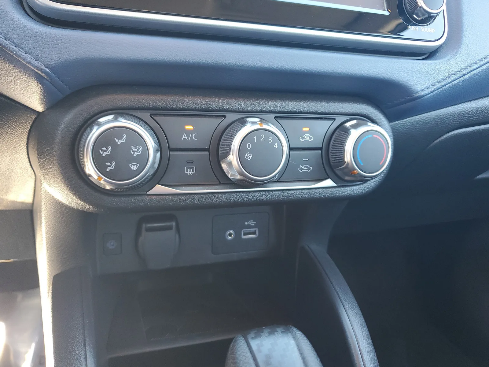 2025 Nissan Versa SV photo 22
