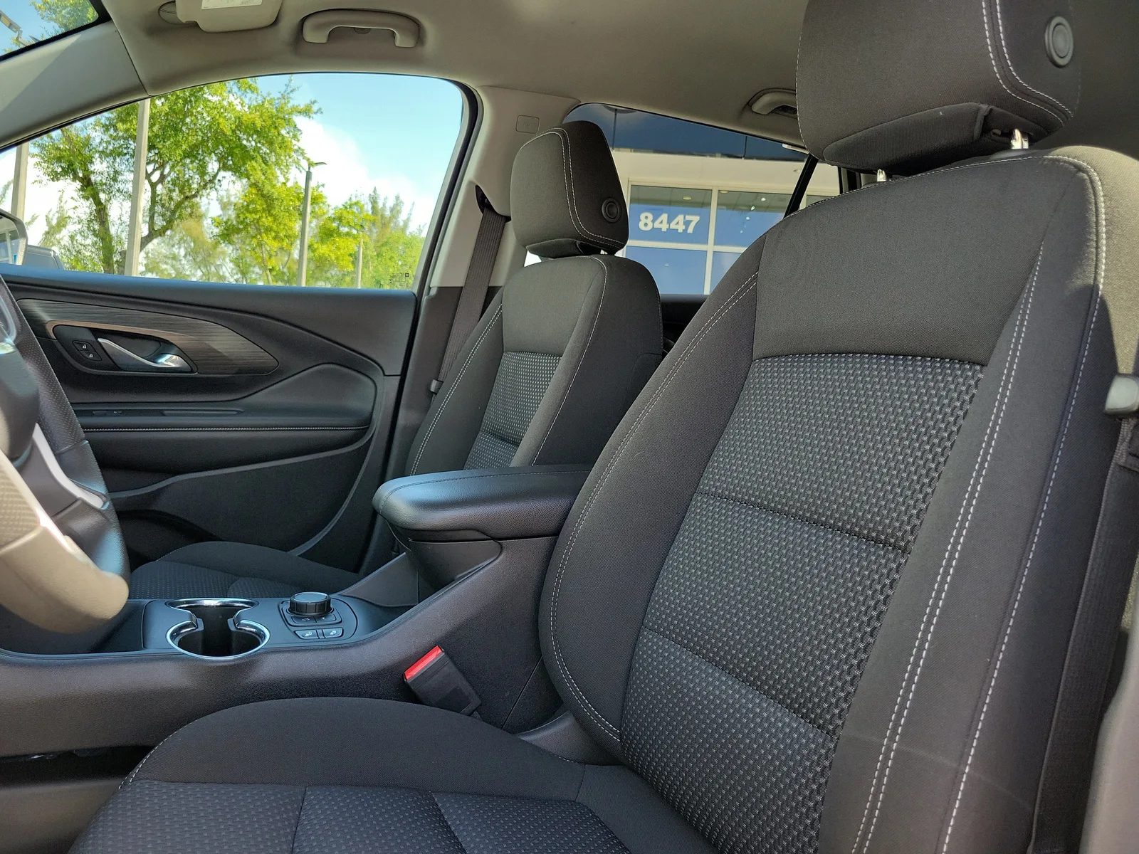 2023 GMC Terrain SLE photo 11
