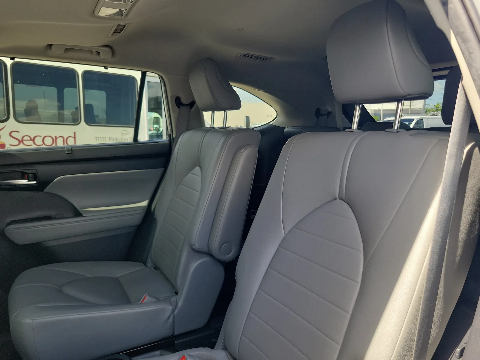 2021 Toyota Highlander XLE photo 14