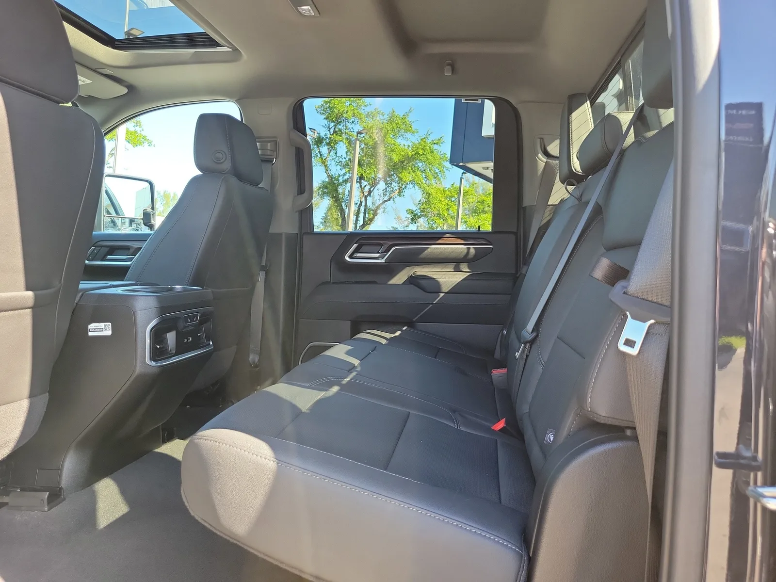 2025 GMC Sierra 2500 HD SLT photo 15