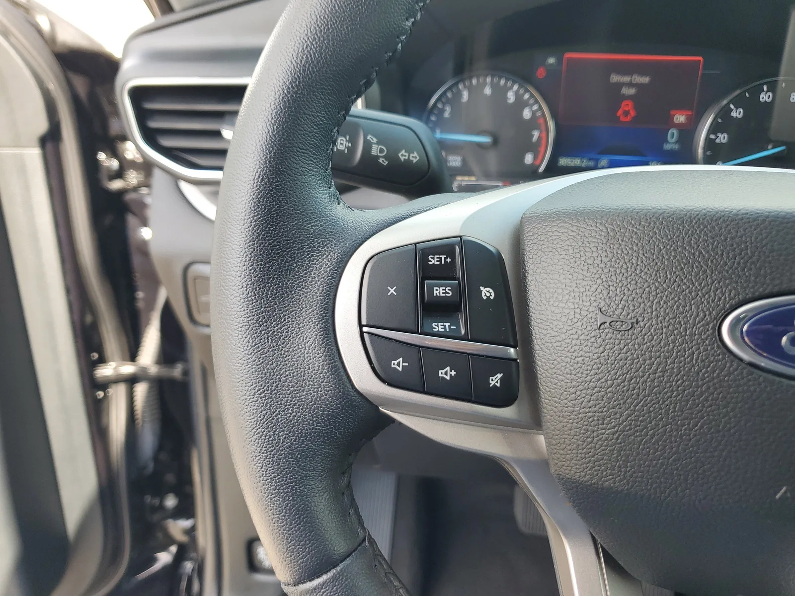 2023 Ford Explorer XLT photo 22