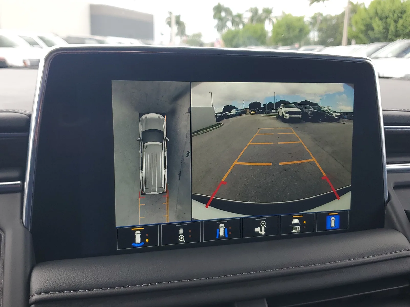 2023 Chevrolet Suburban Z71 4WD photo 9