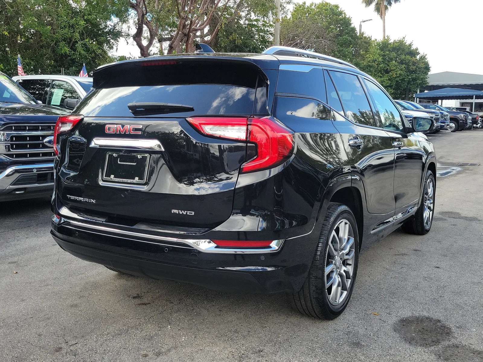 2023 GMC Terrain Denali 4WD photo 5