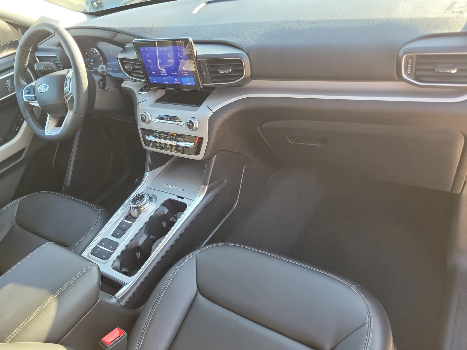 2023 Ford Explorer XLT photo 17