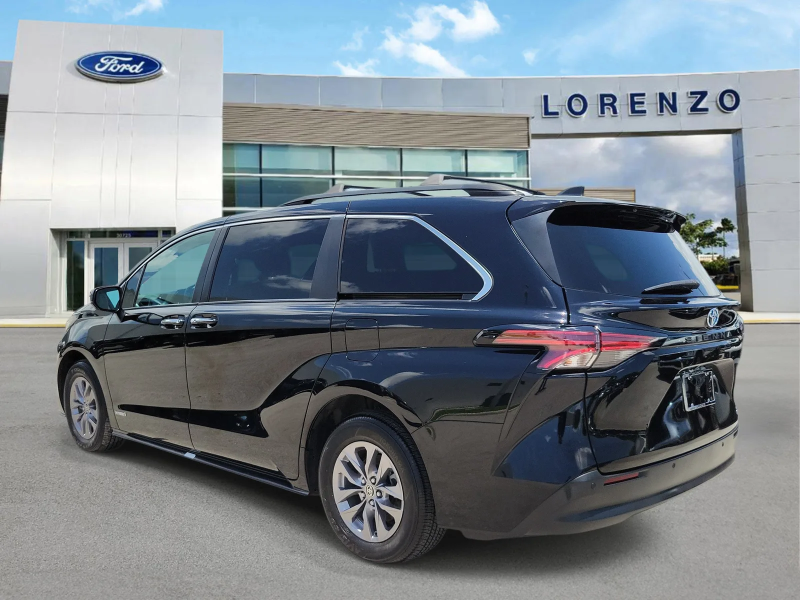 2021 Toyota Sienna XLE photo 7