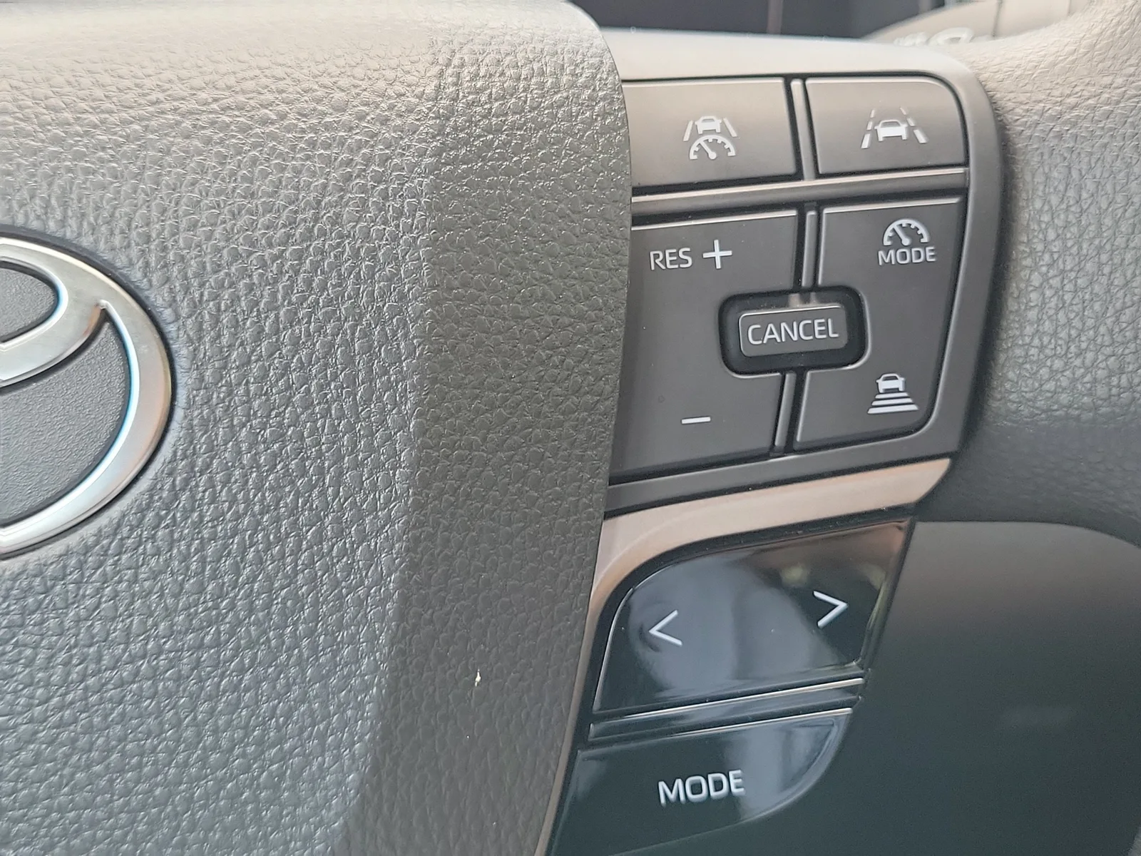 2025 Toyota Camry LE photo 25