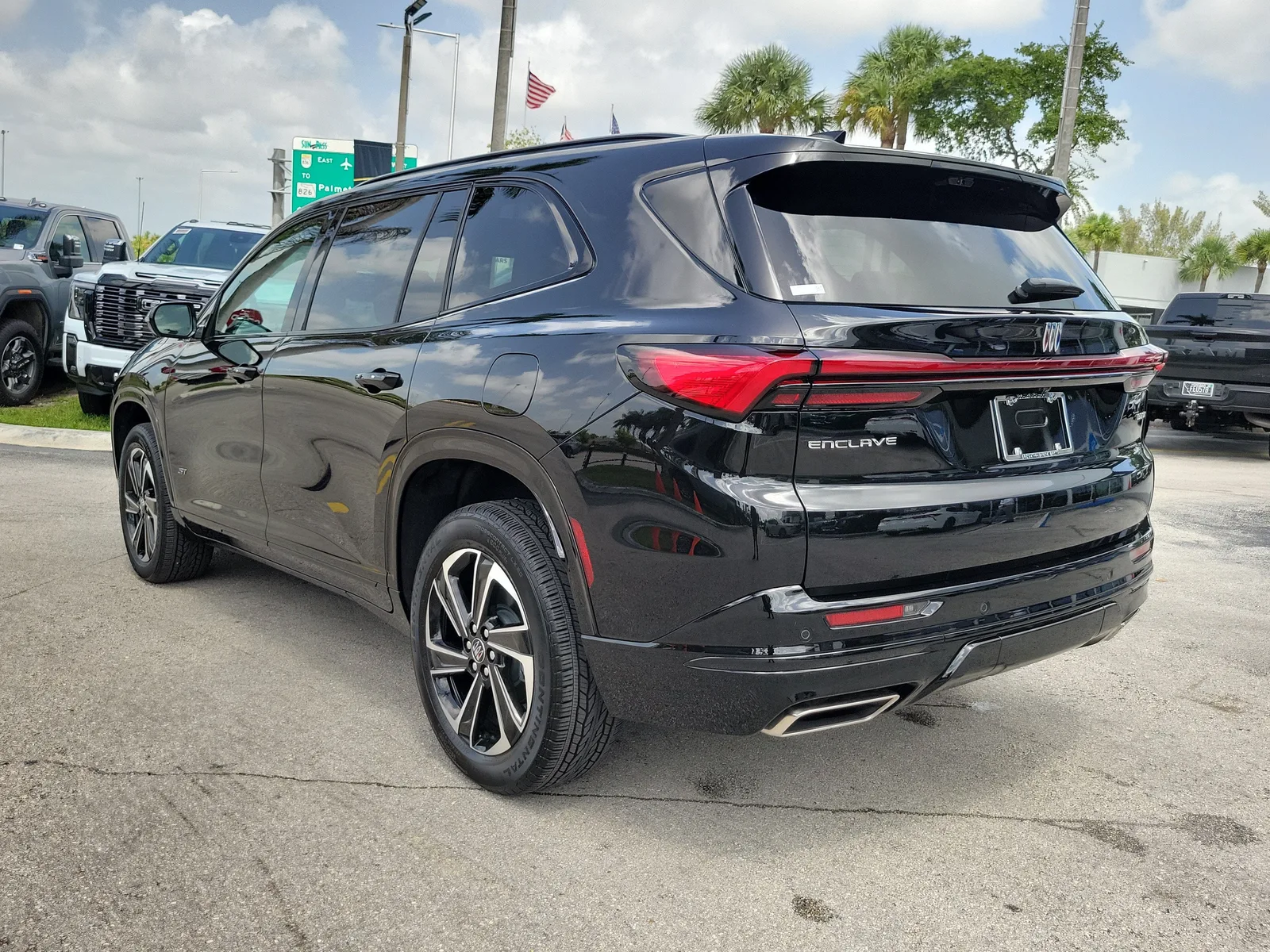 2026 Buick Enclave Sport Touring photo 7