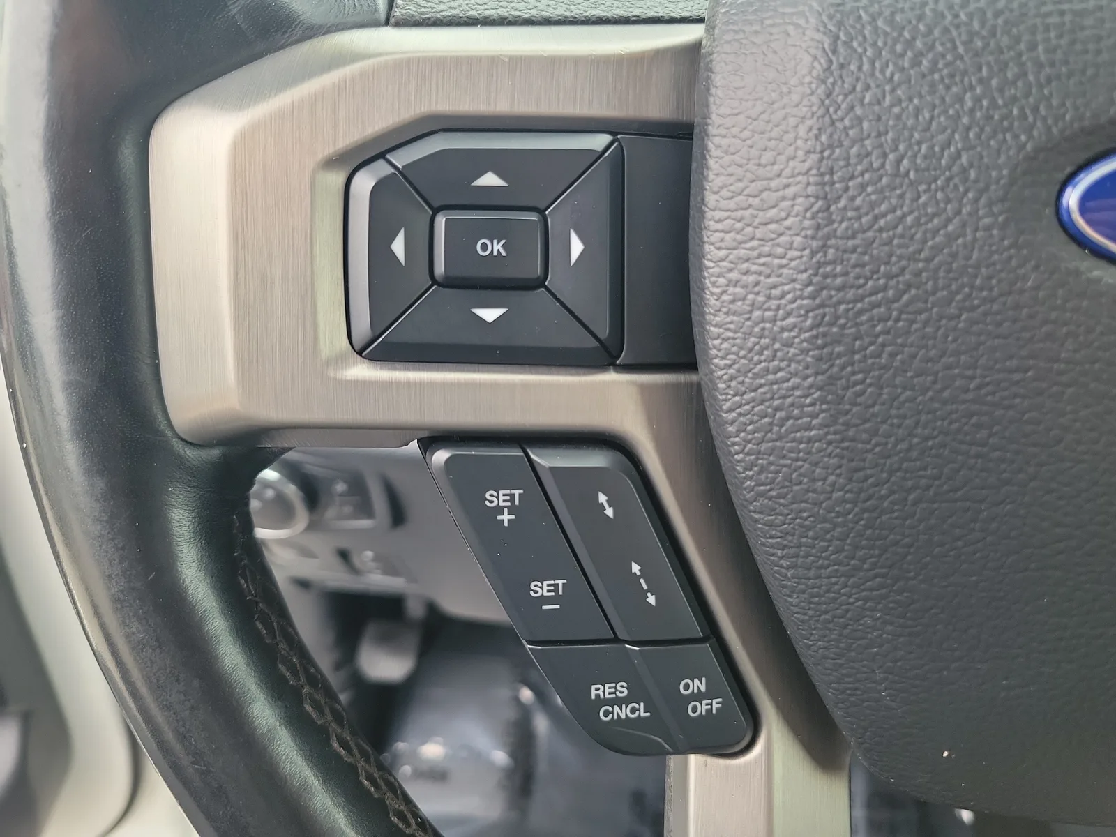 2022 Ford Super Duty F-350 SRW Platinum 4WD Diesel photo 19