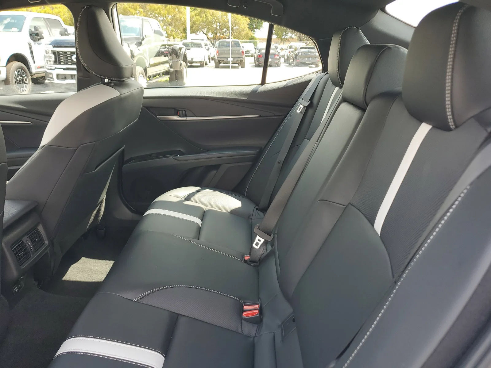 2025 Toyota Camry SE photo 12