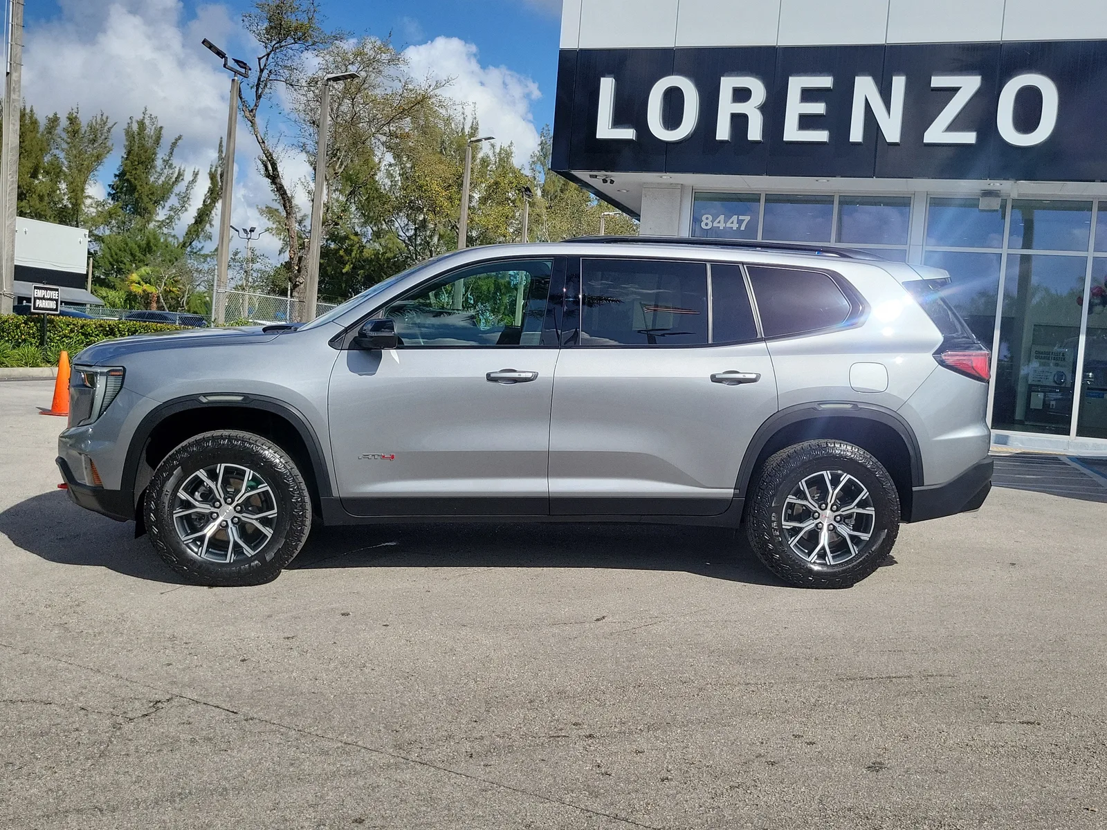 2024 GMC Acadia AT4 photo 8