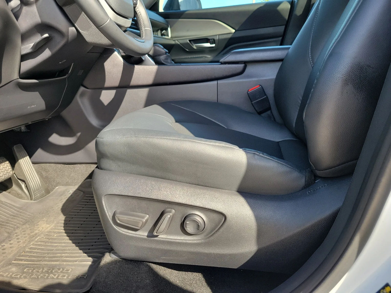 2025 Toyota Grand Highlander Hybrid XLE photo 13