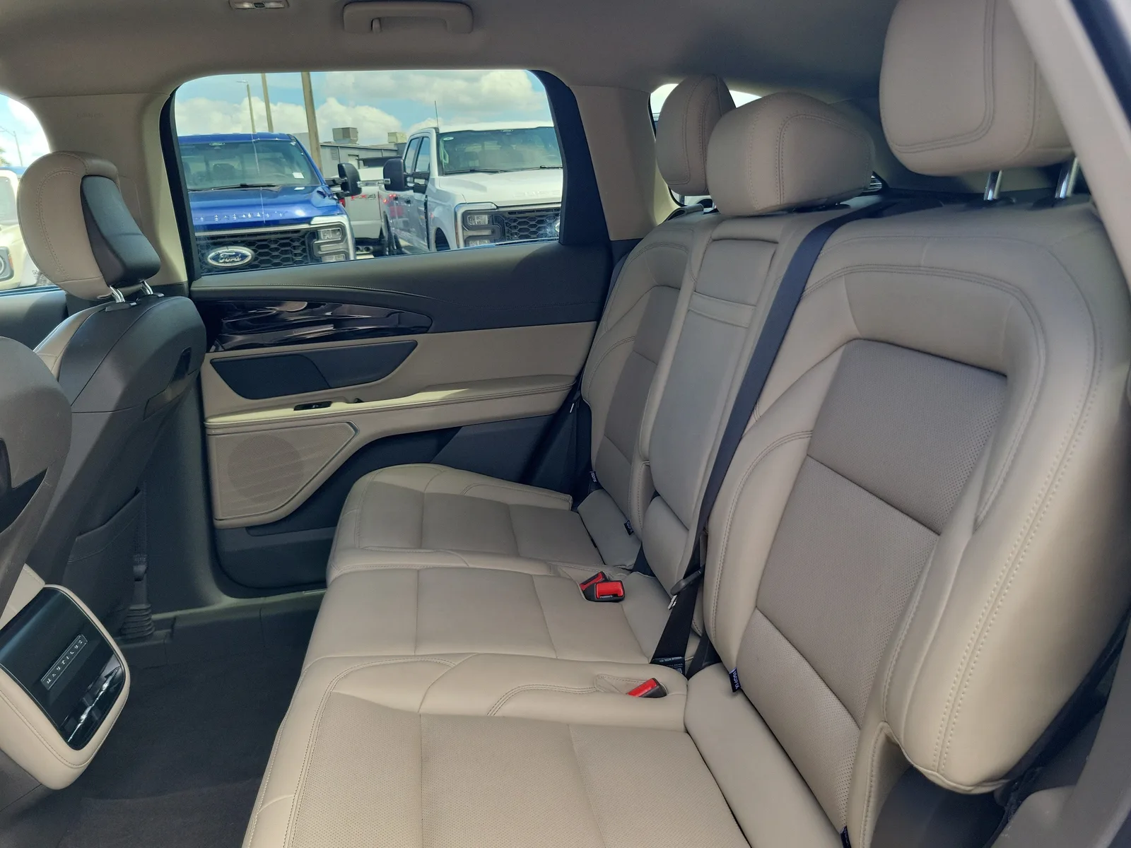 2024 Lincoln Nautilus Premiere 4WD photo 14