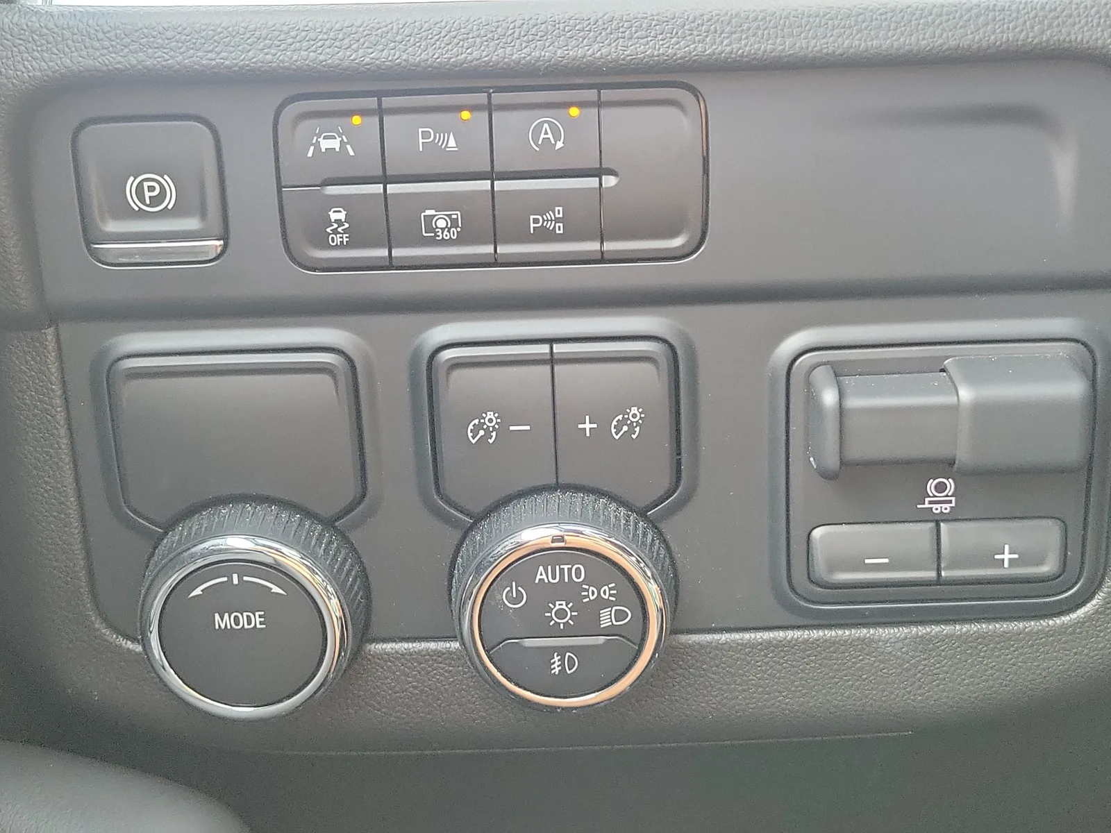 2025 Chevrolet Suburban RST Diesel photo 29
