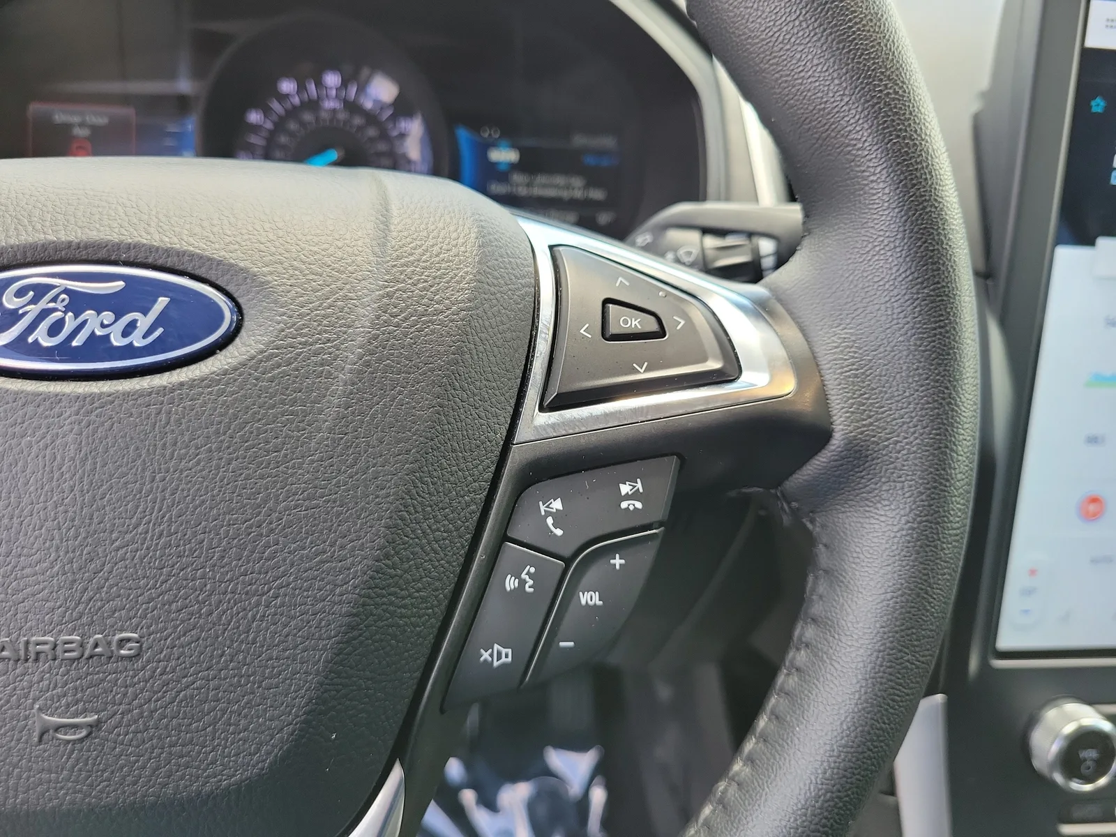 2024 Ford Edge SEL 4WD photo 22