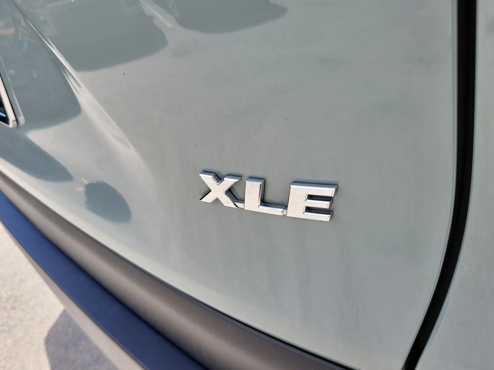 2022 Toyota RAV4 XLE photo 8