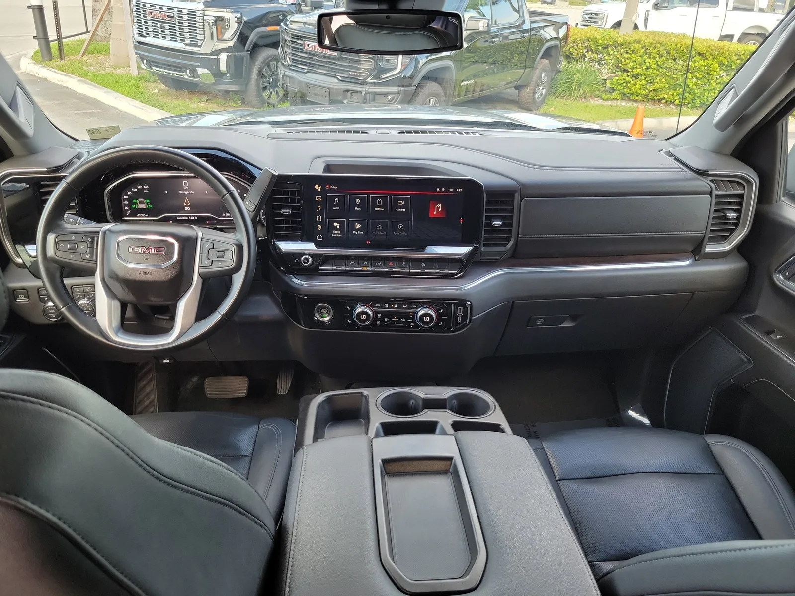 2024 GMC Sierra 1500 SLT photo 13