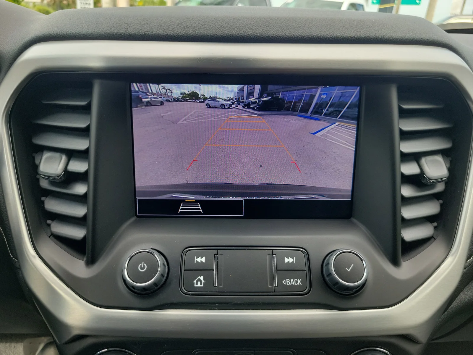 2023 GMC Acadia SLE photo 10