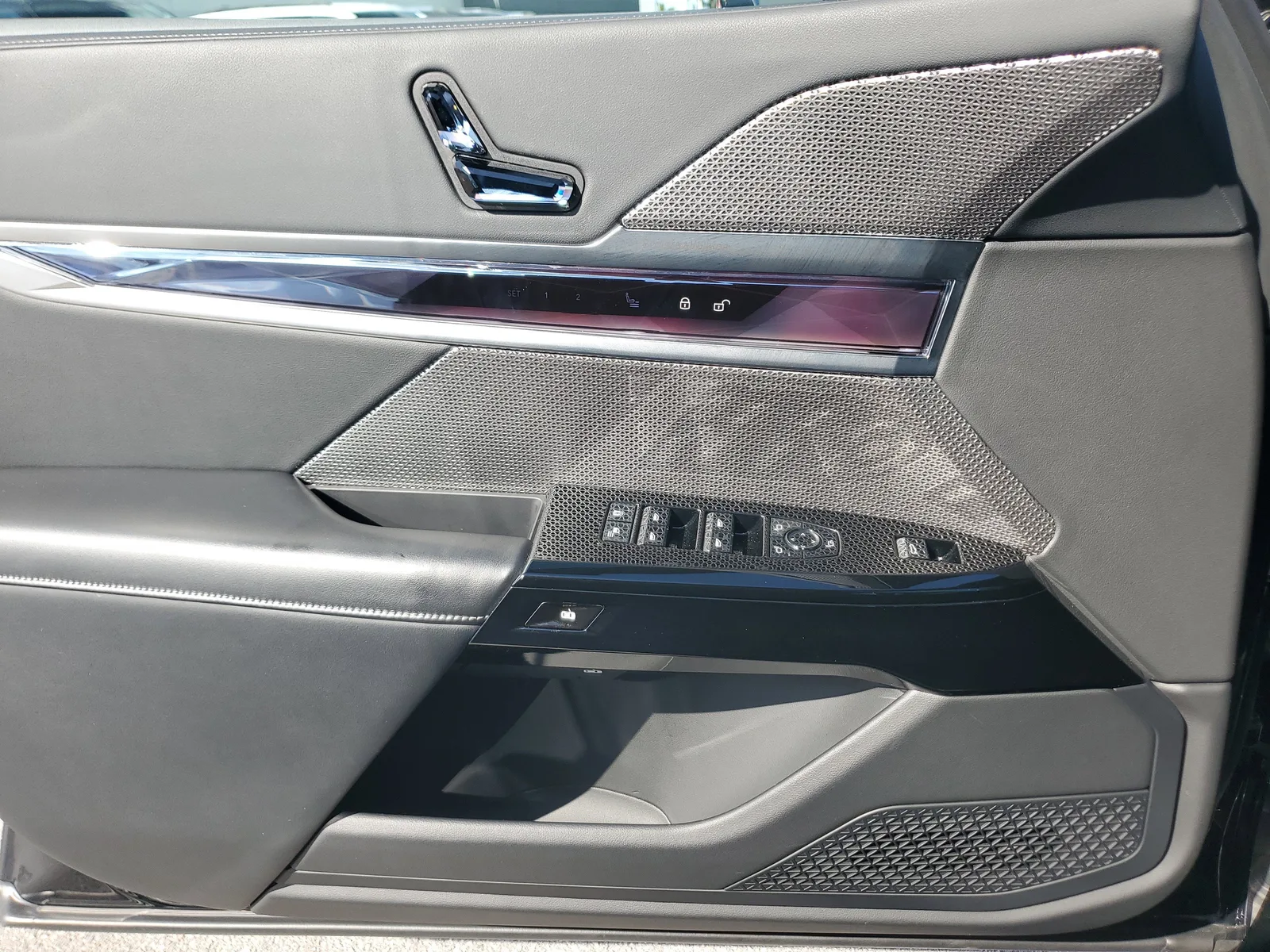 2024 BMW 7 Series 740i photo 23