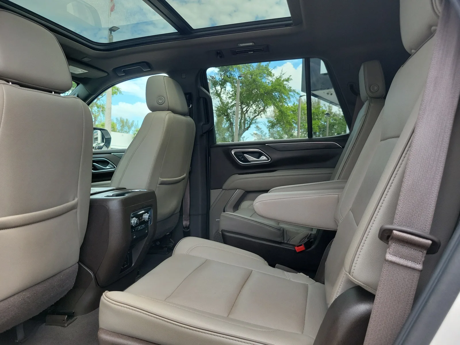2022 GMC Yukon SLT photo 14