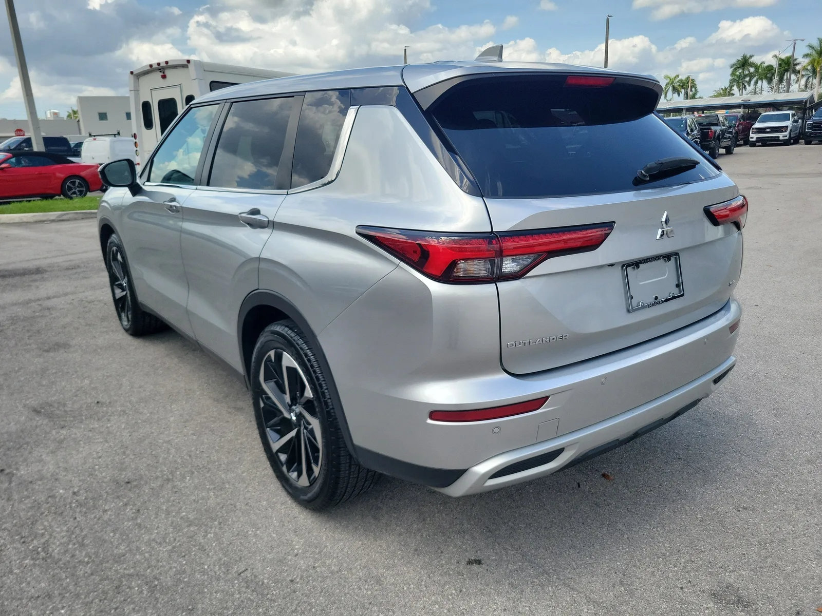 2024 Mitsubishi Outlander SE photo 7