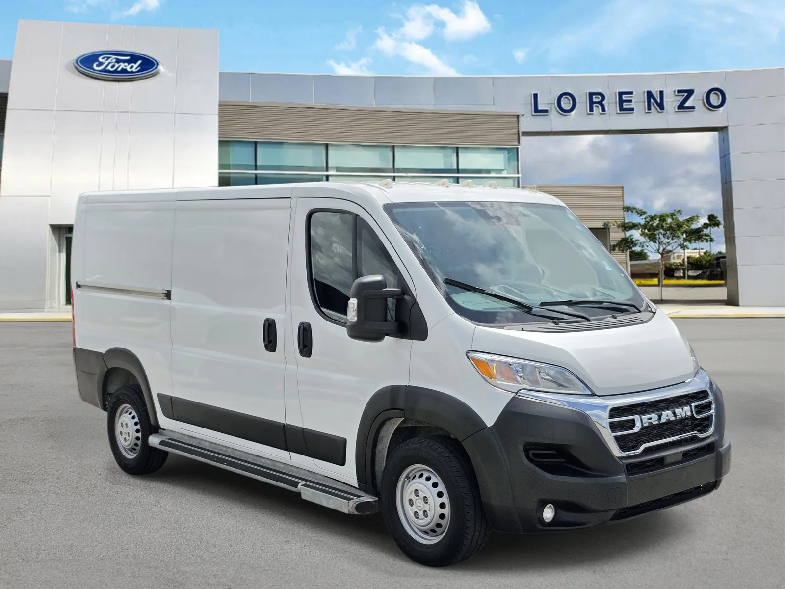 2025 RAM ProMaster Cargo Van Tradesman photo 3