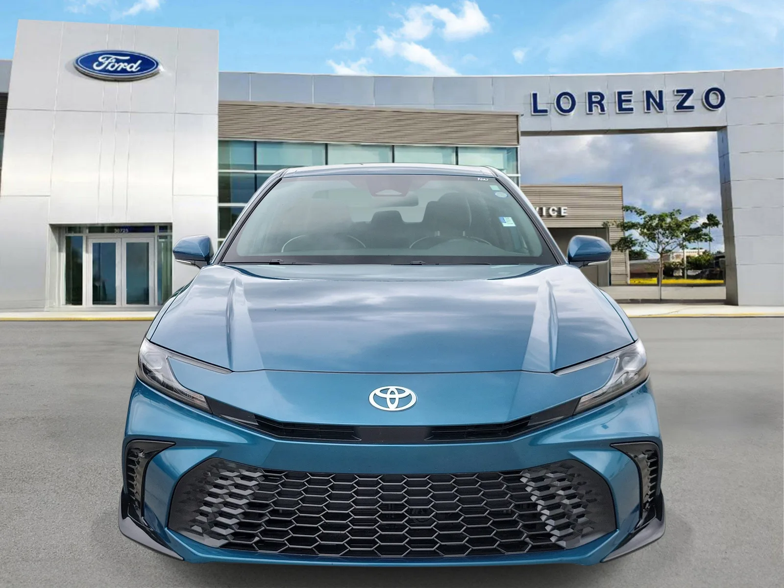 2025 Toyota Camry SE photo 2