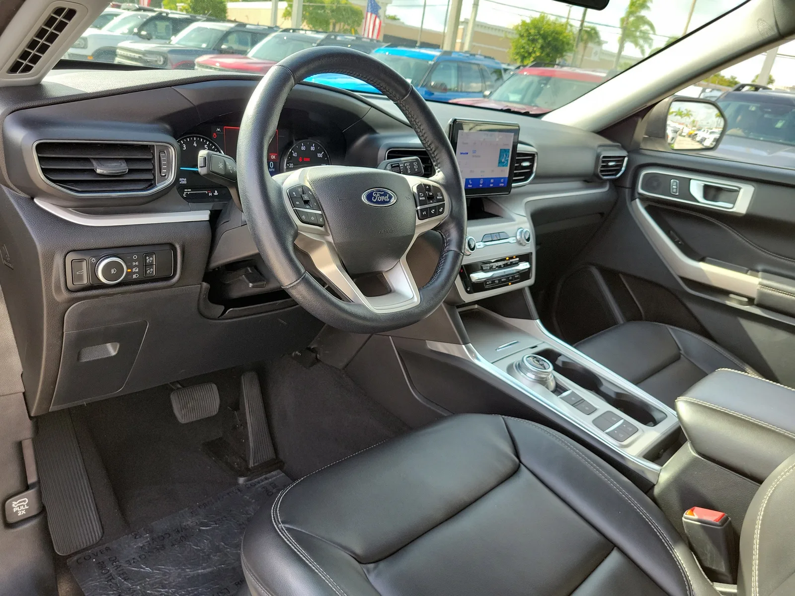 2023 Ford Explorer XLT photo 9