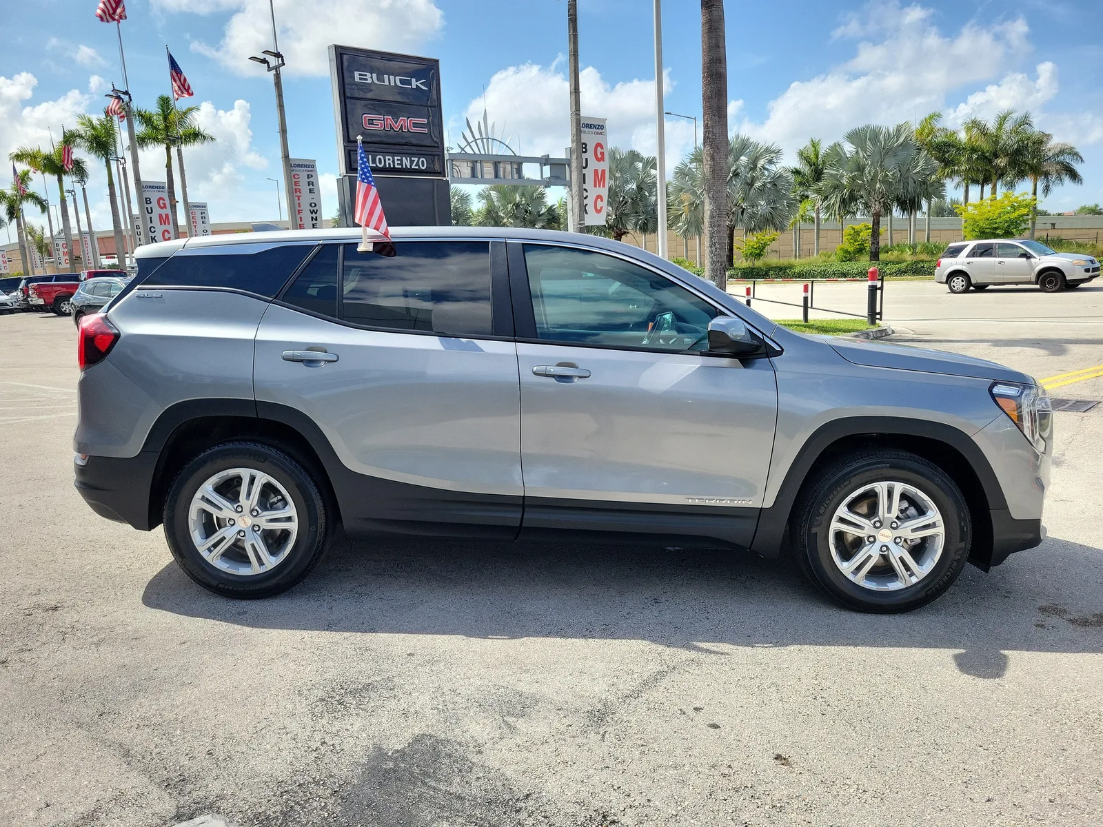 2024 GMC Terrain SLE photo 4