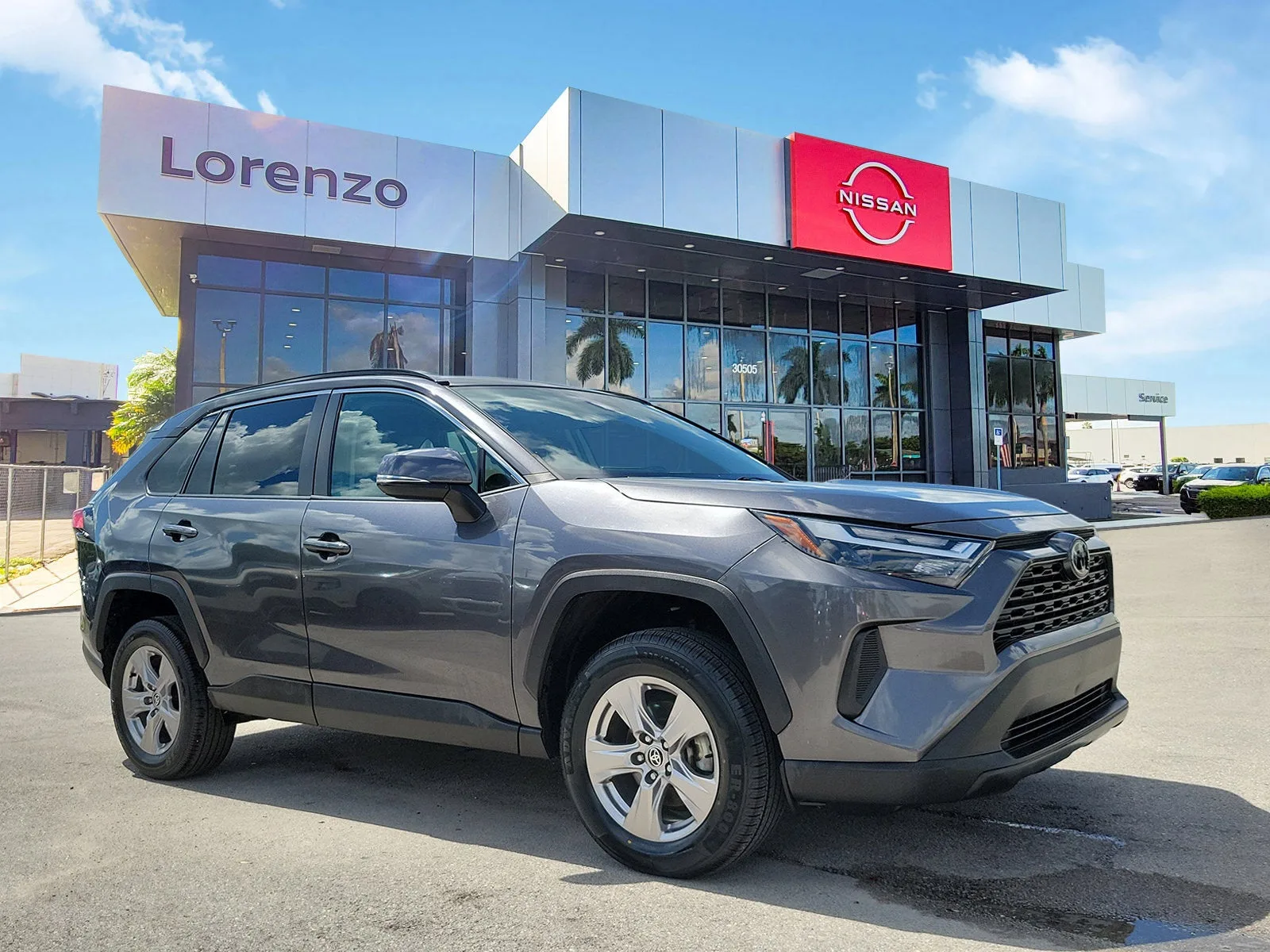 2023 Toyota RAV4 XLE photo 3