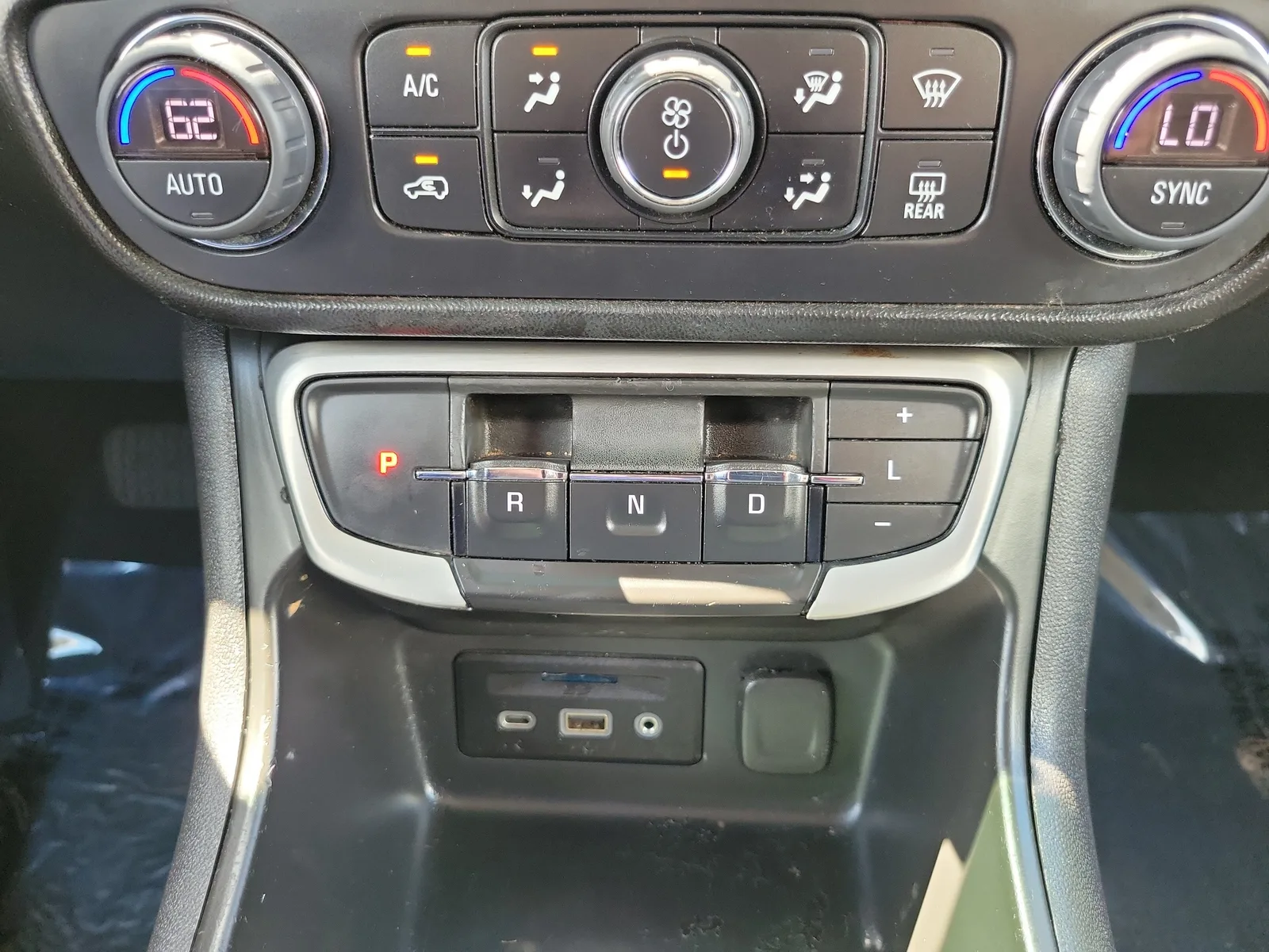 2023 GMC Terrain SLT photo 23