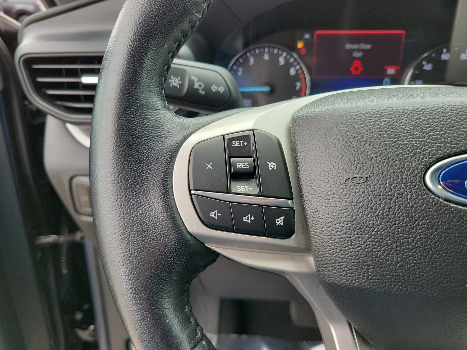 2023 Ford Explorer XLT photo 22