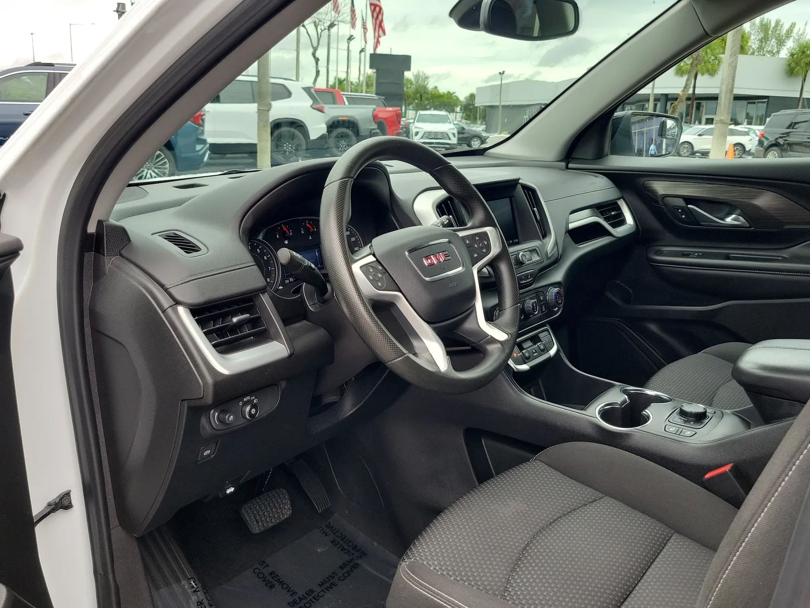 2024 GMC Terrain SLE photo 9