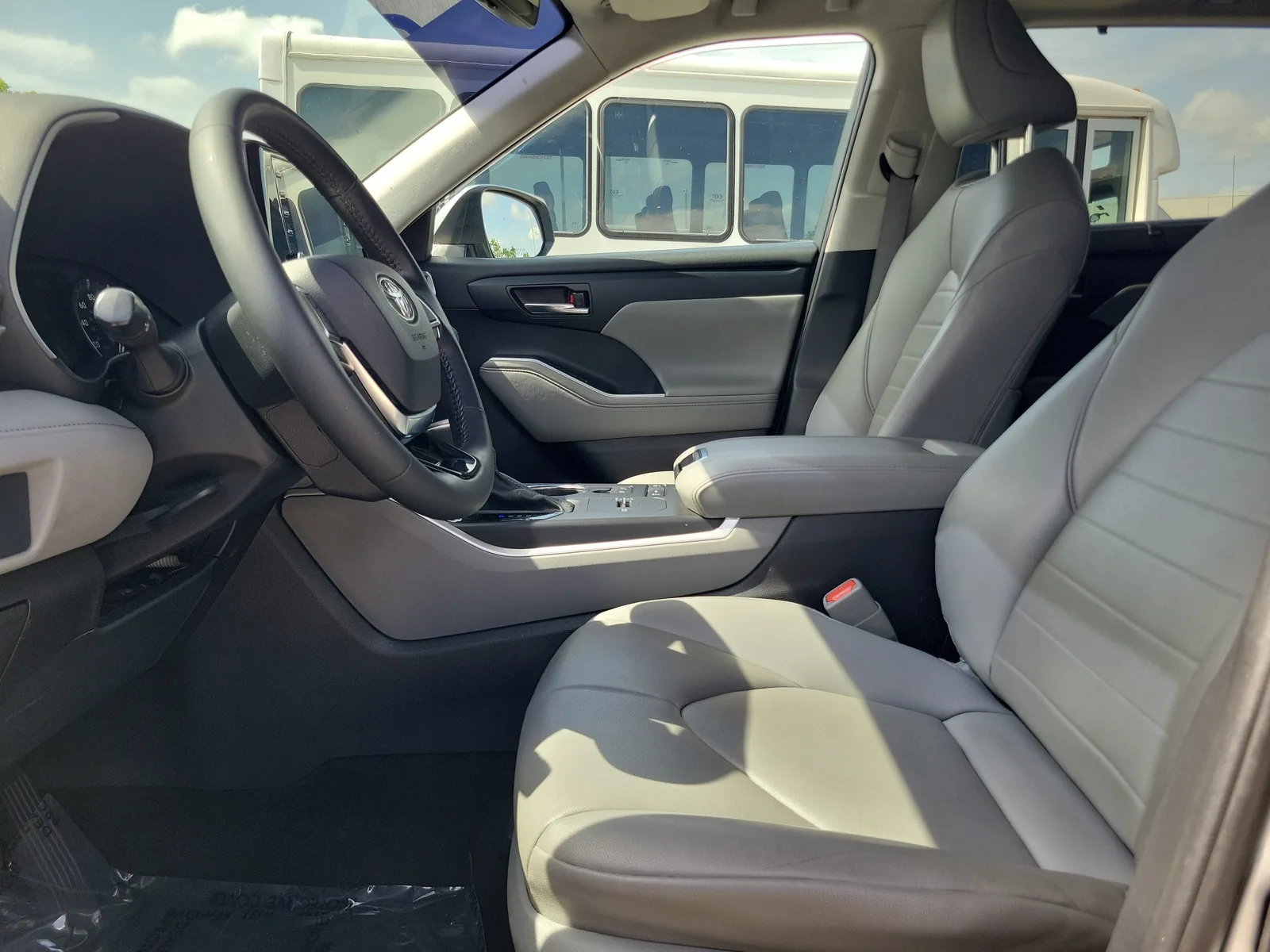 2021 Toyota Highlander XLE photo 11