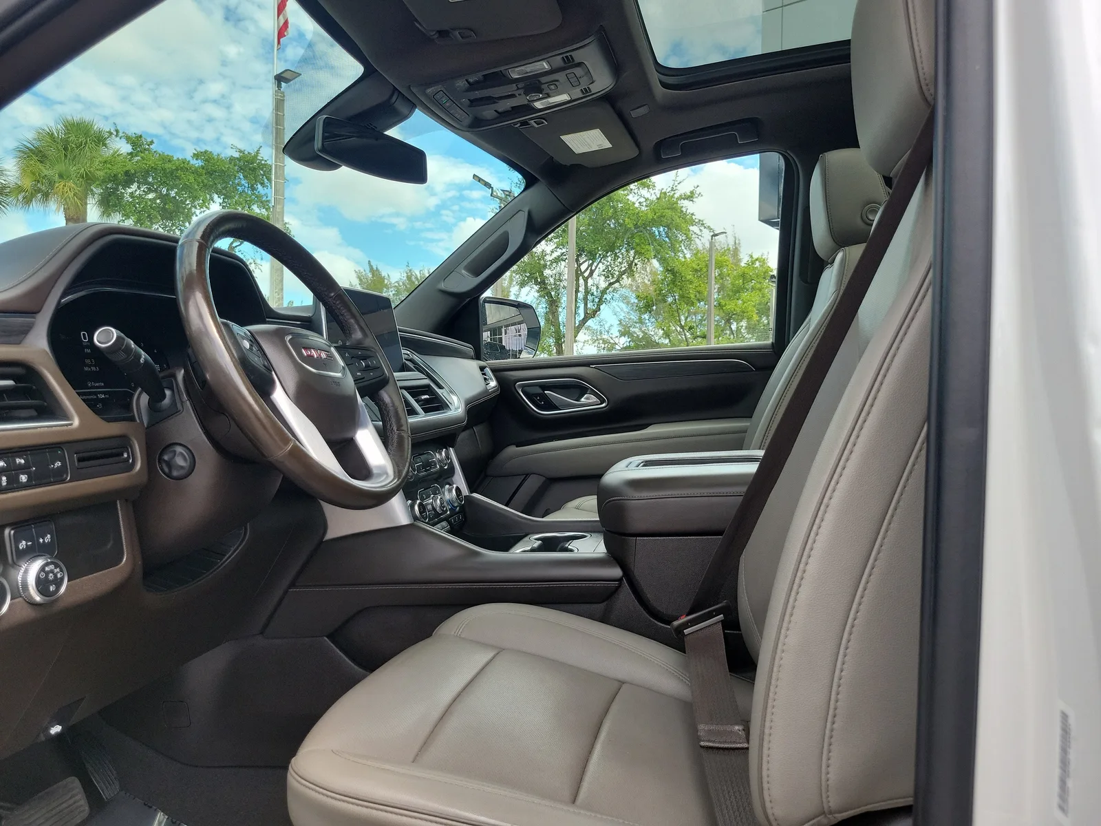 2022 GMC Yukon SLT photo 12