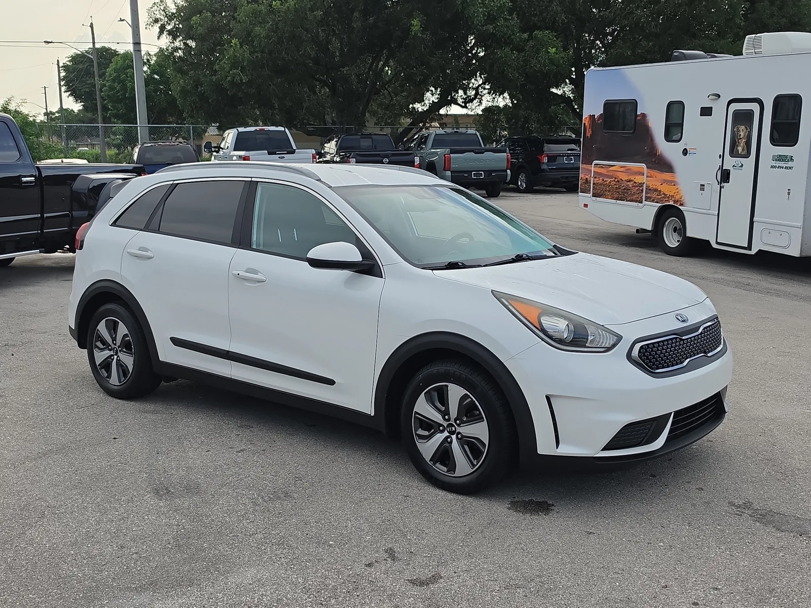 2017 Kia Niro LX photo 25