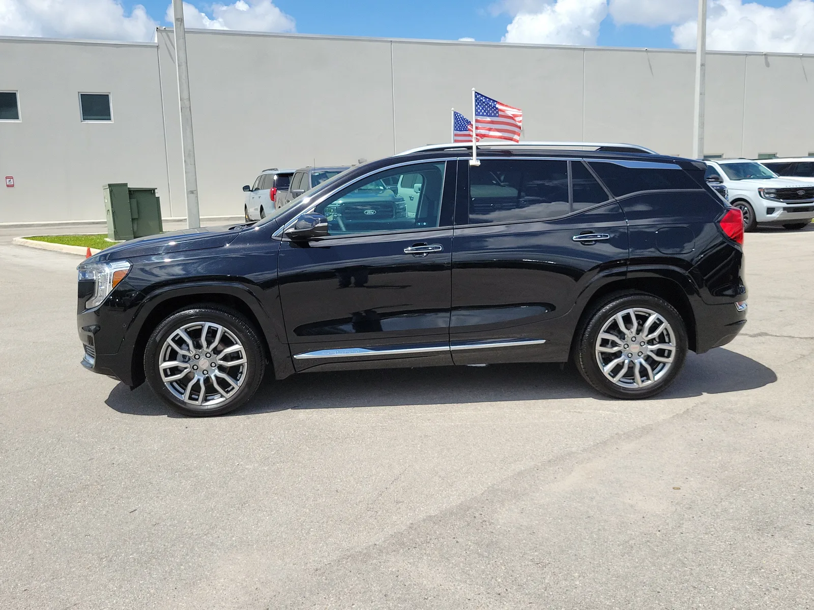 2024 GMC Terrain Denali 4WD photo 8
