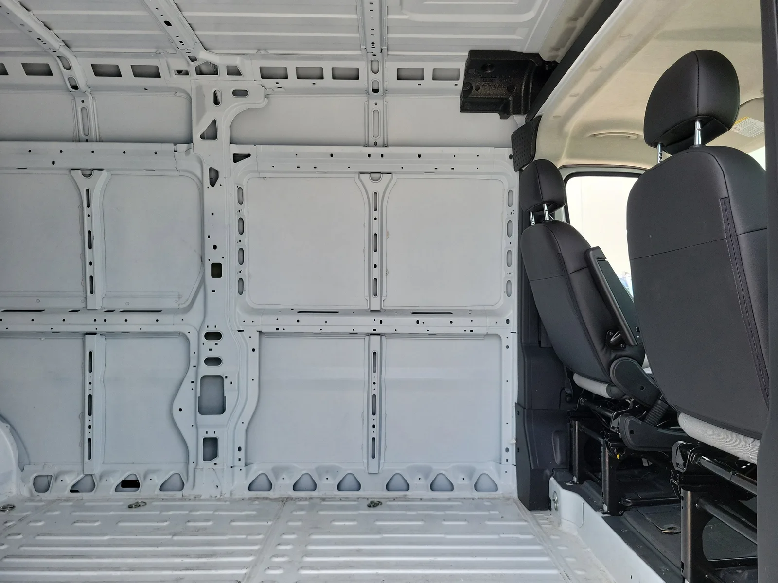 2026 RAM ProMaster Cargo Van Tradesman photo 11