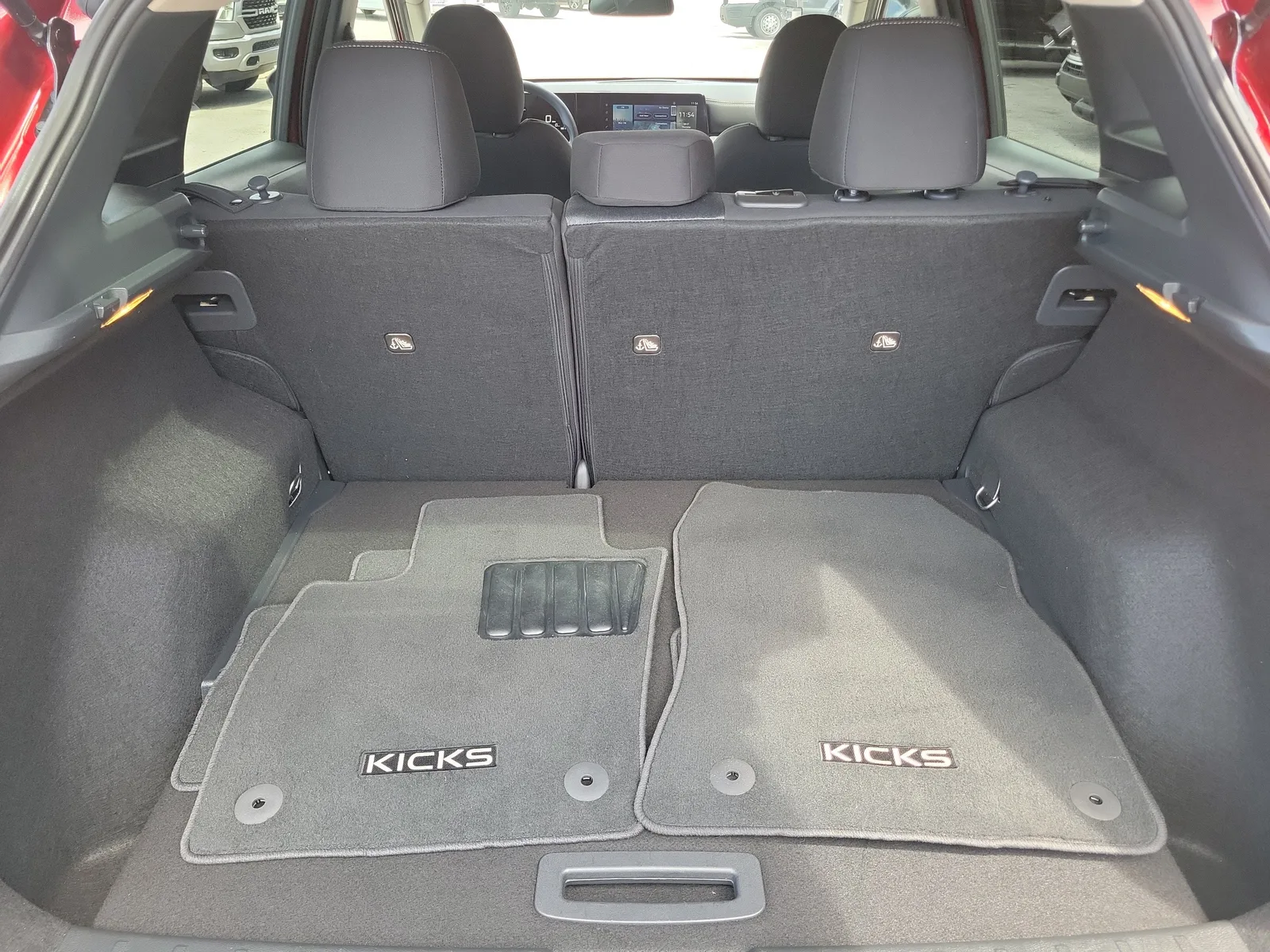 2025 Nissan Kicks SV photo 12