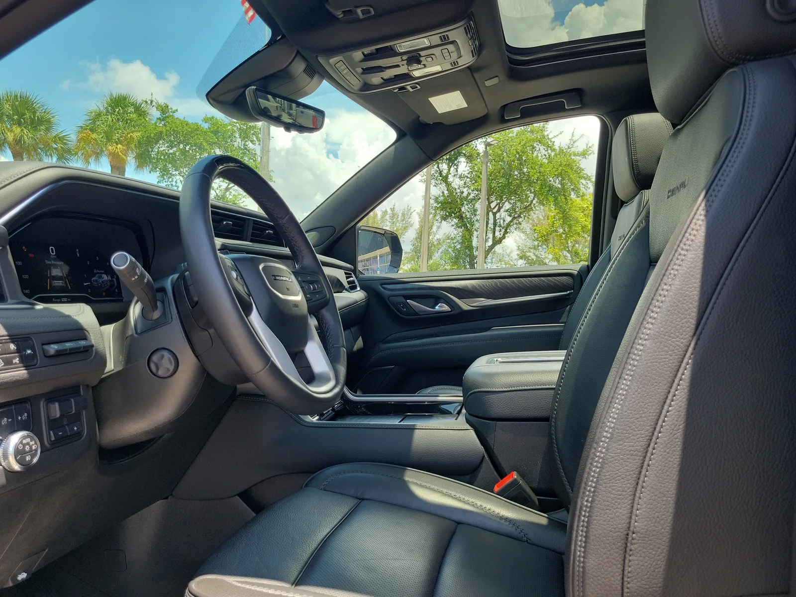 2024 GMC Yukon XL Denali photo 13