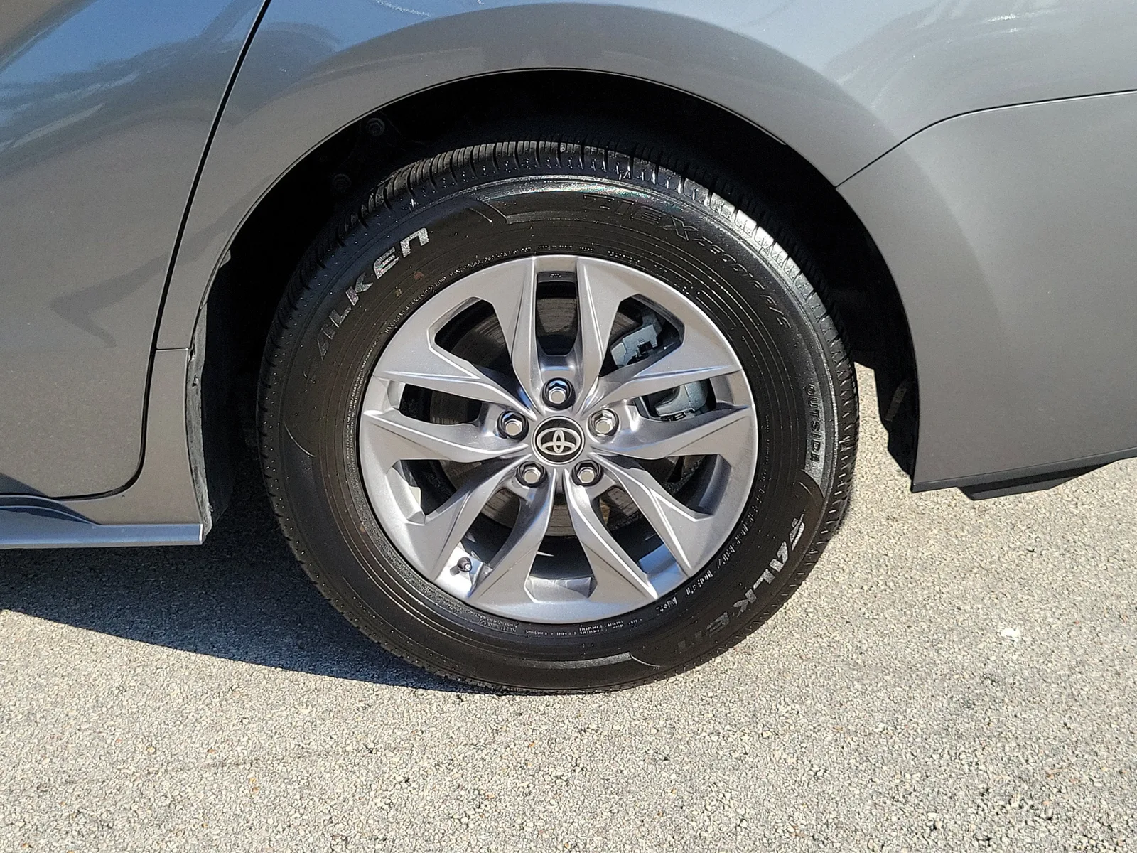 2026 Toyota Sienna XLE photo 29