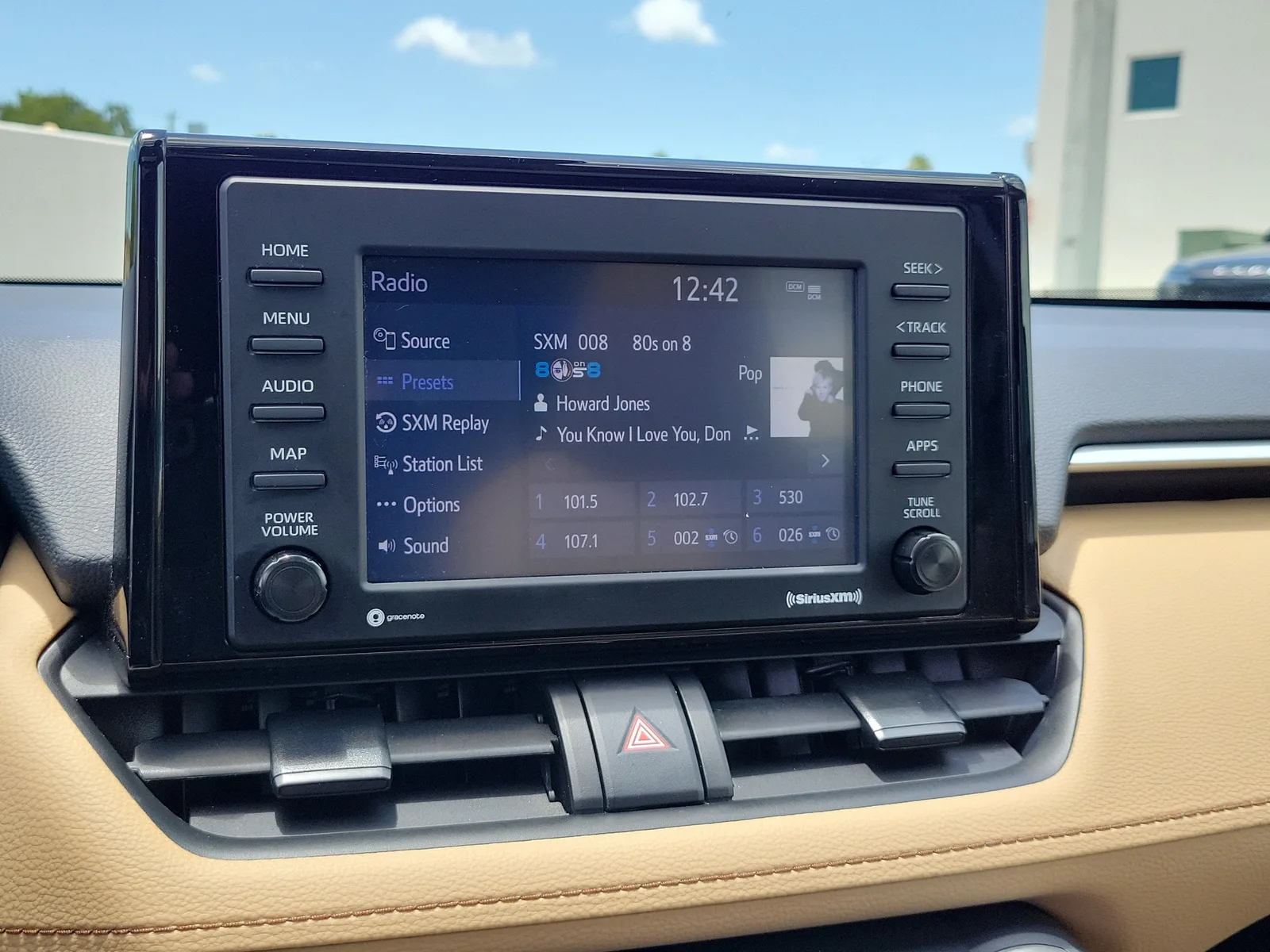 2022 Toyota RAV4 XLE photo 28