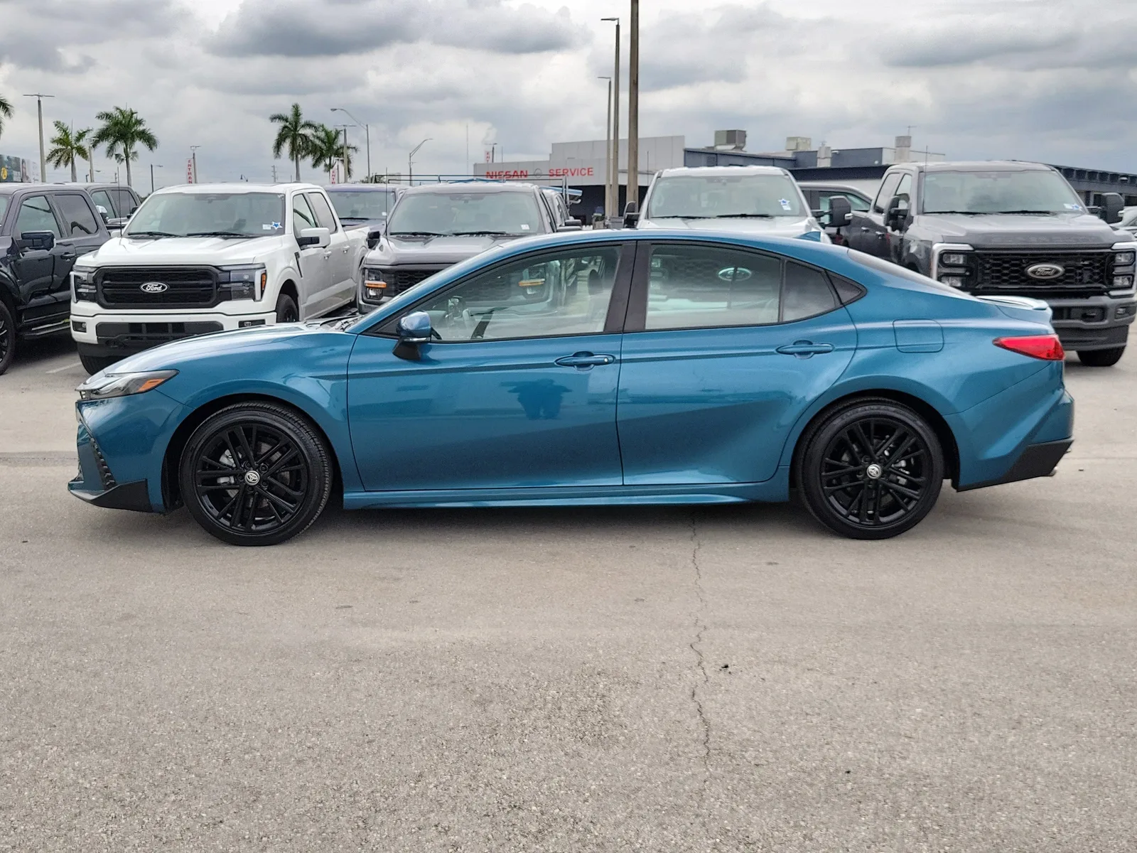 2025 Toyota Camry SE photo 9