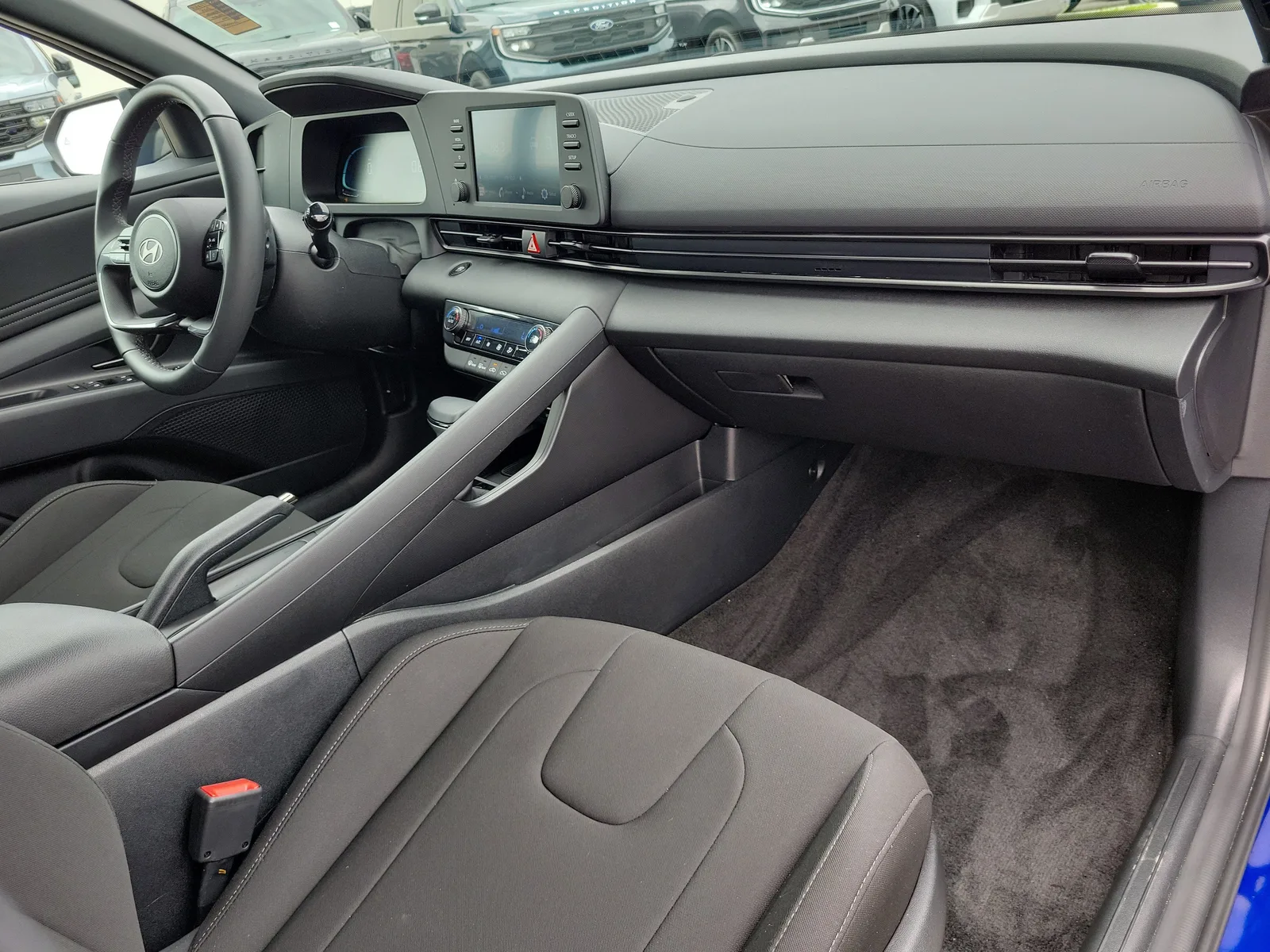 2025 Hyundai Elantra SEL Sport photo 13