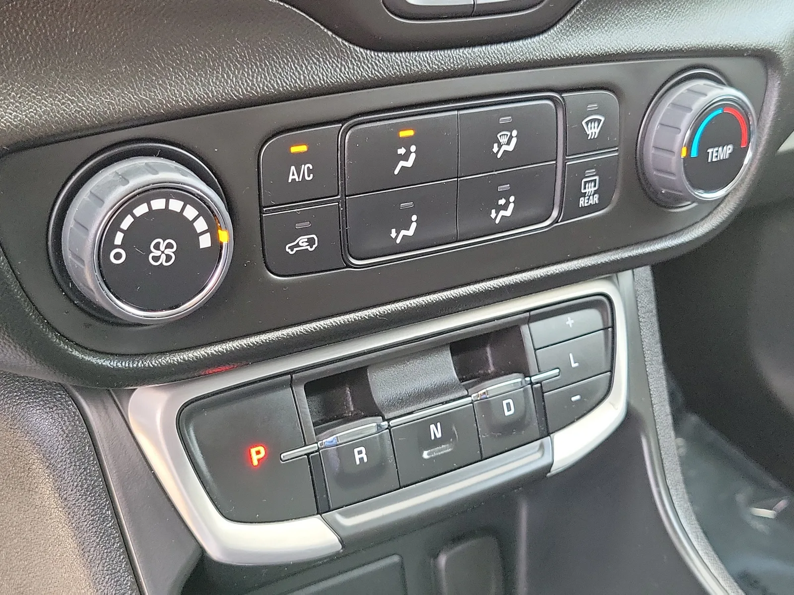 2023 GMC Terrain SLE photo 29