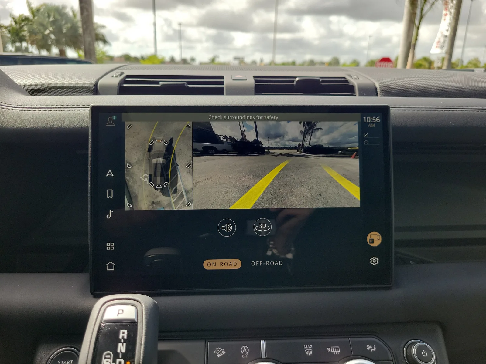 2025 Land Rover Defender S photo 11