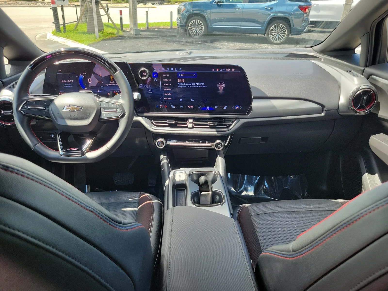 2024 Chevrolet Equinox EV RS photo 19